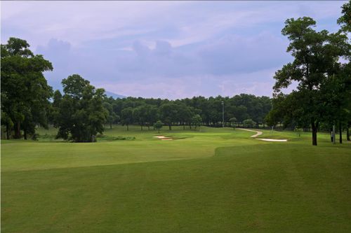 Hà Nội tạm dừng toàn bộ các hoạt động thể thao đông người, chơi golf từ trưa 13/5