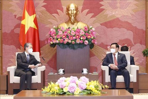 Chủ tịch Quốc hội Vương Đình Huệ tiếp Đại sứ Trung Quốc