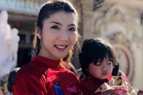 Cuộc sống ở Mỹ của người mẫu Ngọc Quyên: Từng mua một ổ bánh mì, cắt làm 3 khúc ăn từ sáng đến tối