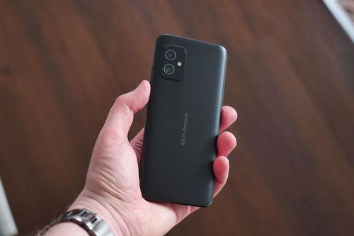 Asus ZenFone 8 trình làng: Thân hình nhỏ nhắn, sức mạnh 'khủng khiếp'
