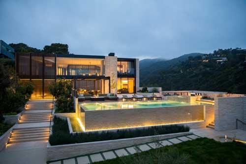 Chiêm ngưỡng căn biệt thự tráng lệ, xa hoa nhìn ra dãy núi Santa Monica