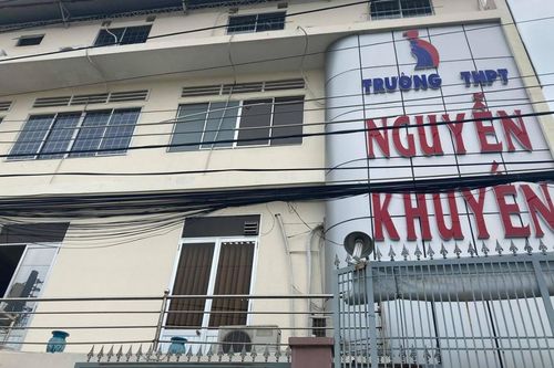 Vụ nữ sinh THPT Nguyễn Khuyến xăm mình: Trường chưa đưa ra quyết định xử lý