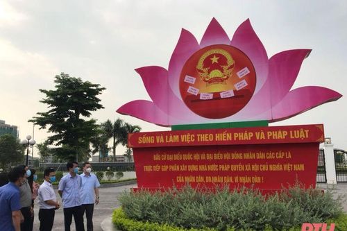Trưởng ban Tuyên giáo Tỉnh ủy Đào Xuân Yên kiểm tra công tác tuyên truyền bầu cử tại TP Thanh Hóa và huyện Đông Sơn