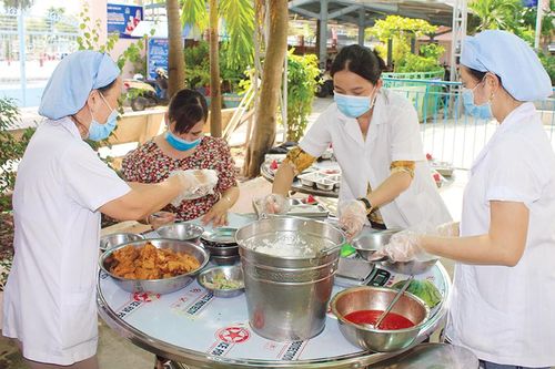 Mô hình điểm 'Bữa ăn học đường bảo đảm dinh dưỡng cho học sinh'