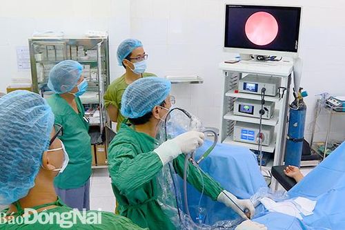 Trung tâm Y tế huyện Nhơn Trạch: Lần đầu triển khai tán sỏi nội soi ngược dòng bằng laser