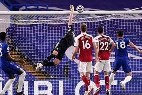 Thua sốc Arsenal, Chelsea làm nóng cuộc đua vào top 4