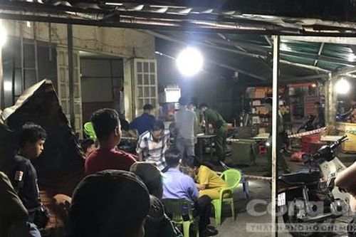 Người đàn ông treo cổ chết trong phòng trọ ở Sài Gòn, cần tìm vợ con