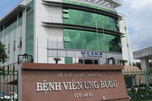 Lấy mẫu xét nghiệm khẩn trong đêm tại BV Ung bướu TP.HCM