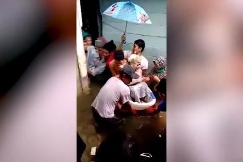 Rước dâu bằng chậu ở Indonesia