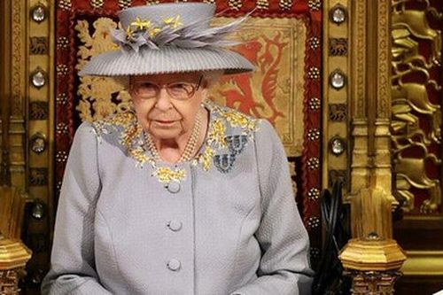 Nữ hoàng Anh tái xuất với bài phát biểu đặc biệt, Meghan Markle cũng đưa ra thông báo quan trọng nhưng bị đào lại quá khứ đầy mâu thuẫn