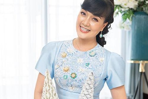 Diễn viên Vân Dung không nhịn được cười khi xem mình diễn