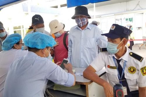 Chống dịch xâm nhập bệnh viện, cần sự hợp tác từ người dân