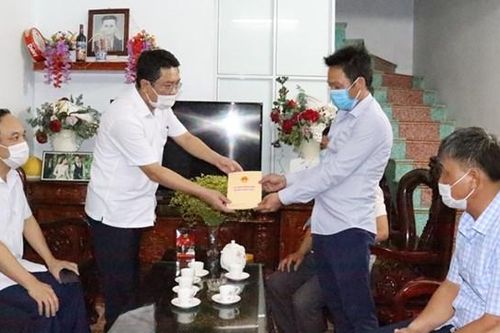 Nam Định: Tìm được thi thể nữ sinh cuối cùng bị sóng biển cuốn trôi