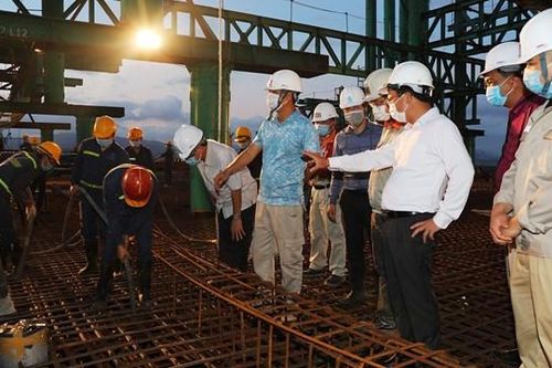 Quảng Ninh: Hợp long nhịp đầu tiên cầu Cửa Lục 1