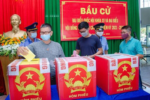 Cử tri có được nhờ người khác bỏ phiếu hộ?