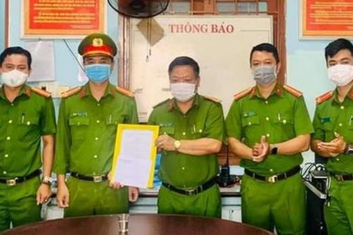'Đá xế' để kịp đi chơi!