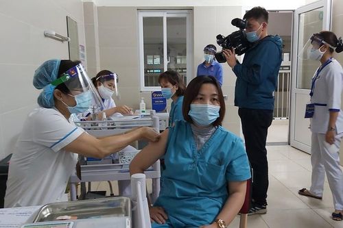 Hà Nam hoàn thành tiêm gần 6.000 liều vắc xin phòng COVID-19 đợt 1