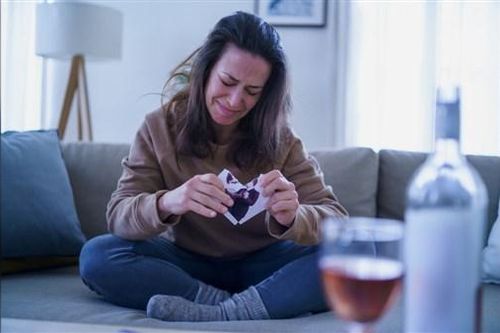 'Nỗi đau tinh thần' có thể cảm nhận trên thể xác