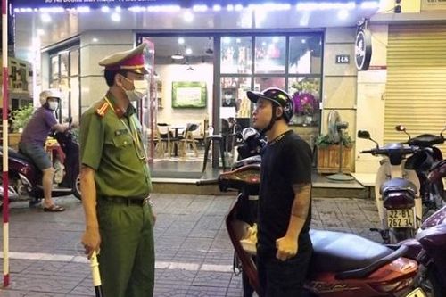 Tuyên Quang kiên quyết xử phạt các trường hợp không đeo khẩu trang nơi công cộng