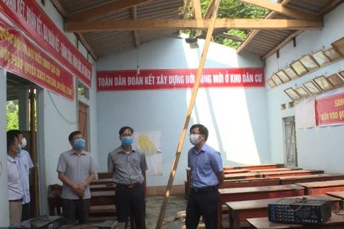 Lào Cai: Gió lốc bất ngờ làm hàng trăm pa nô bị hư hỏng