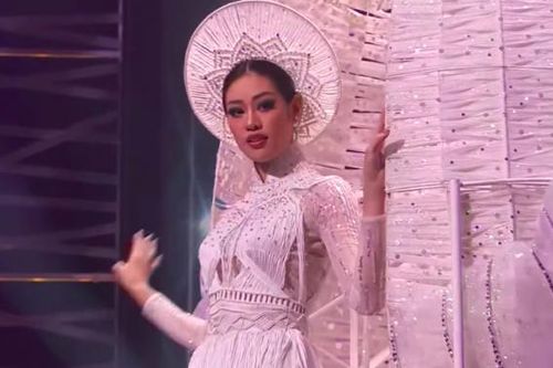 Hoa hậu Khánh Vân trình diễn trang phục 'Kén Em' tại Miss Universe