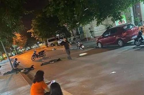 Quảng Ninh: xe máy 'Đầm ba' tông vào cột điện cao áp khiến 3 người thương vong