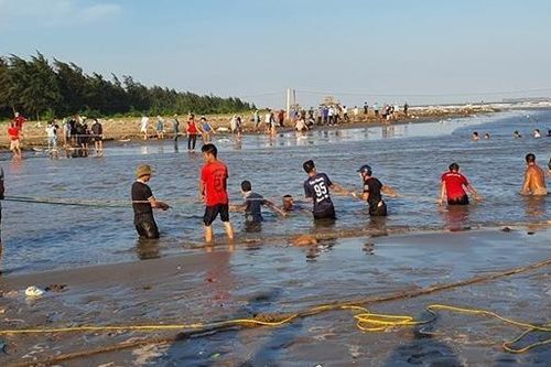 Tìm thấy thi thể 2 nữ sinh mất tích khi tắm biển