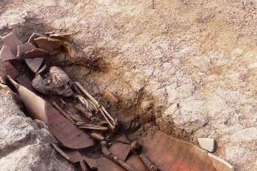 Phát hiện nghĩa địa cổ, thi thể được chôn trong bình lớn