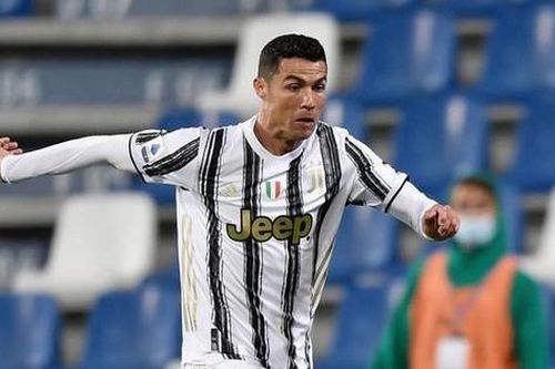 Nghe lời mẹ, Ronaldo chia tay Juventus để hồi hương?