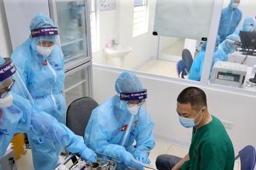 Hai bác sĩ Bệnh viện Phổi T.Ư mắc COVID-19