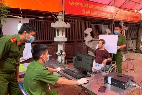 Hà Nội tạm dừng cấp căn cước công dân gắn chíp tại 3 huyện