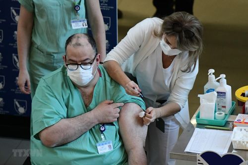 Dịch COVID-19: Giải mã cơ chế virus trốn tránh hệ miễn dịch của người