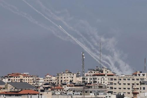 Đang căng thẳng với Palestine, Israel lại phải hứng rocket từ Lebanon