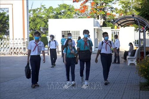 Cà Mau, Long An cho học sinh tạm dừng đến trường để phòng, chống dịch