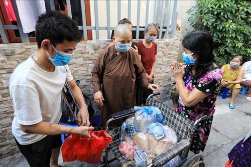 Ấm lòng cư dân 'xóm chạy thận' mùa dịch COVID-19