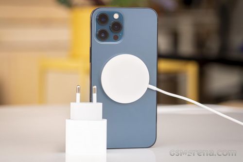 Vì sao các mẫu iPhone có tốc độ sạc chậm hơn smartphone Android?