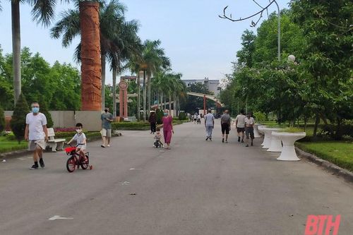 TP Thanh Hóa: Nhiều người dân vẫn đổ xô đến công viên