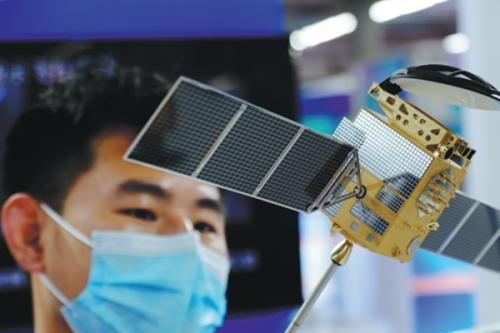 Cơ sở sản xuất vệ tinh thông minh nhỏ của Trung Quốc bắt đầu hoạt động