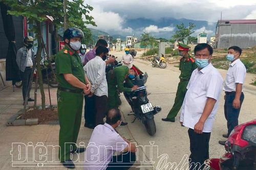 Thị trấn Mường Ảng ra quân kiểm tra phòng, chống dịch Covid-19