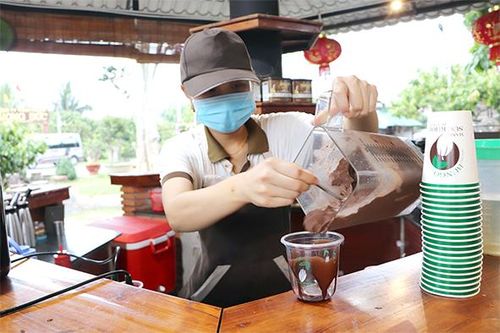 'Cây nhà lá vườn' làm nên đồ uống cao cấp