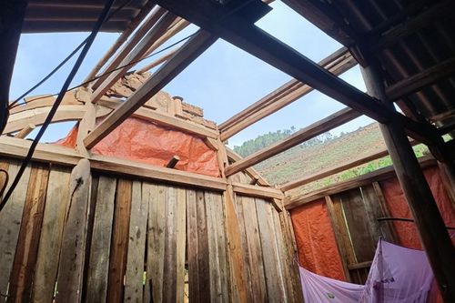 Mưa dông gây thiệt hại nhiều tài sản, hoa màu của người dân
