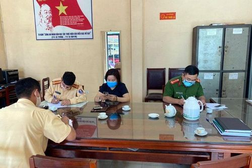 Xử phạt người điều khiển xe đi lùi trên cao tốc 17 triệu đồng, tước giấy phép lái xe 6 tháng