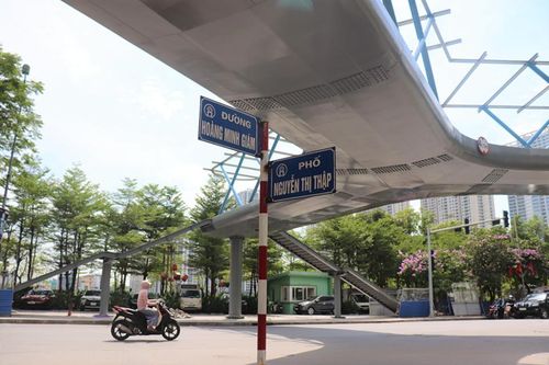 Cận cảnh cầu bộ hành chữ Y đầu tiên ở Hà Nội