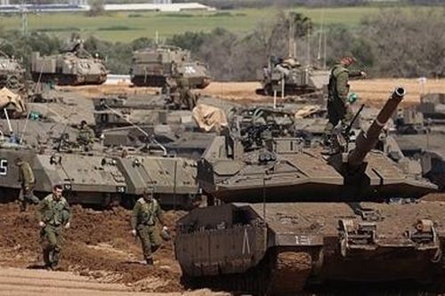 Israel triển khai pháo, xe tăng và lục quân tấn công Dải Gaza