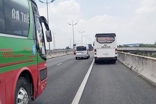 Phát hiện xe khách Tân Lập Thành lưu thông trên làn dừng khẩn cấp