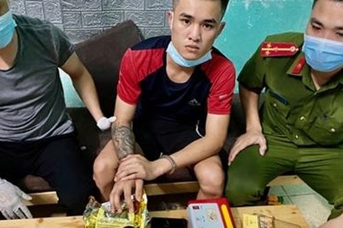 Mua bán trái phép chất ma túy, chống lại lực lượng Công an khi bị vây bắt