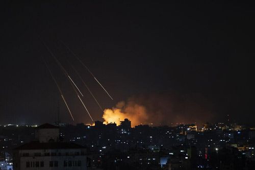 160 máy bay Israel đồng loạt nã mưa tên lửa vào đường hầm chiến lược của Hamas