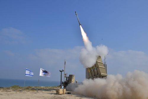 Israel bị tấn công tên lửa sau cảnh báo cứng rắn chưa từng có từ Iran