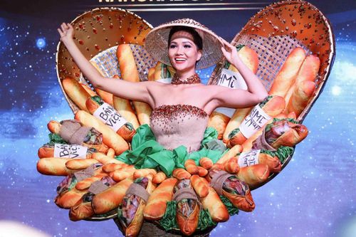 Trang phục dân tộc của người đẹp Việt ở Miss Universe thay đổi ra sao?