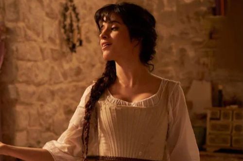 Tạo hình Lọ Lem của Camila Cabello